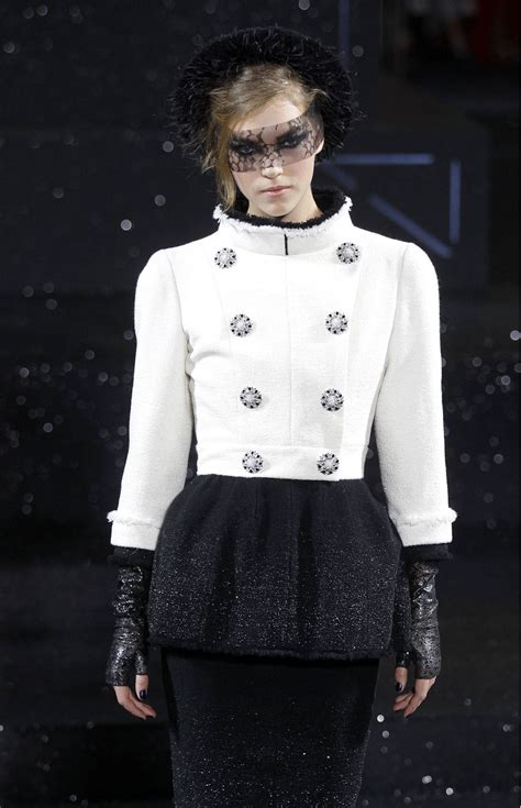 chanel fall winter 2011|Chanel Fall 2011 Couture Collection .